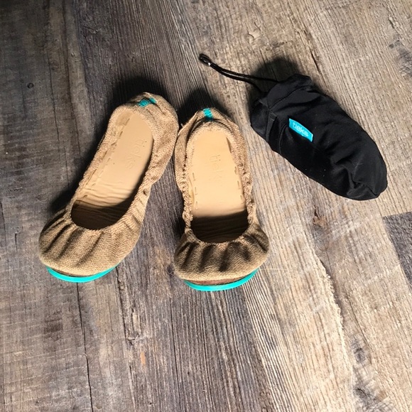 Tieks Shoes - TIEKS Vegan Tan Burlap foldable flats Size 6